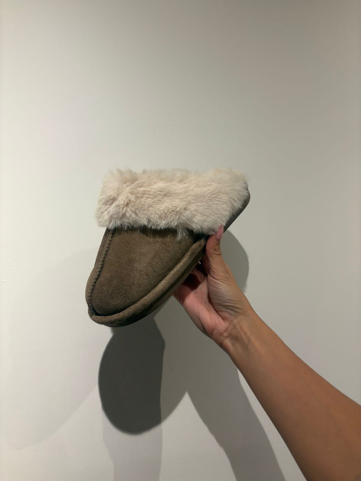 FLUFFY PANTAFOFFEL KHAKI